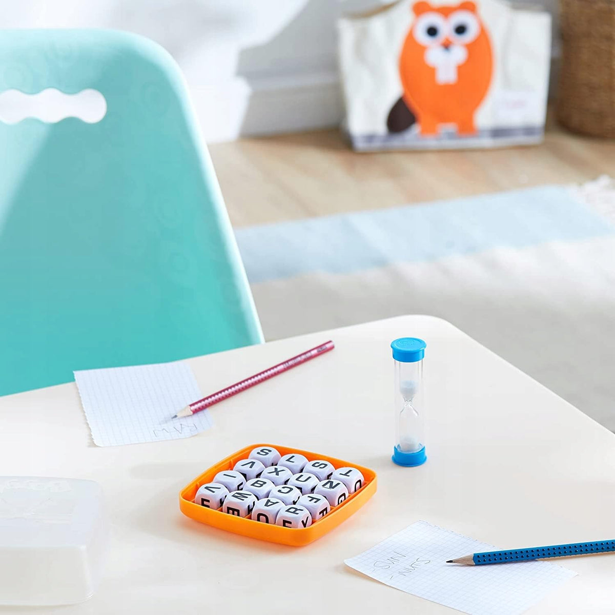 Hasbro Gaming Boggle Classic Game | Word Search Games | Ages 8+ | 1 or More Players | Portable Travel Size | Fun Family Dice Games for Adults and Kids